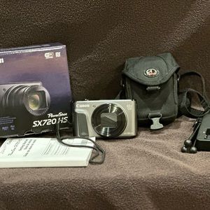Canon PowerShot SX 720 camera